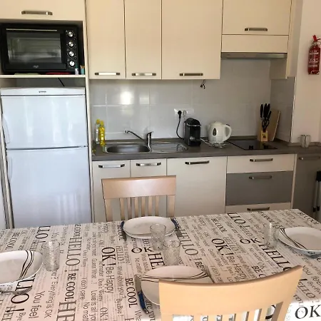 Sesil A Poljica -marina- Trogir - Dalmatie, Croatie 200m De La Apartament