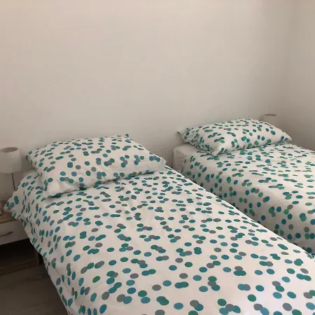 Sesil A Poljica -marina- Trogir - Dalmatie, Croatie 200m De La Marina