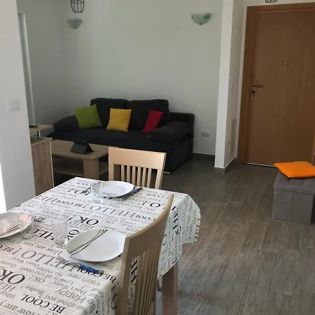 Sesil A Poljica -marina- Trogir - Dalmatie, Croatie 200m De La Apartament Marina