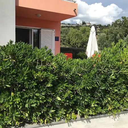 Sesil A Poljica -marina- Trogir - Dalmatie, Croatie 200m De La شقة مارينا